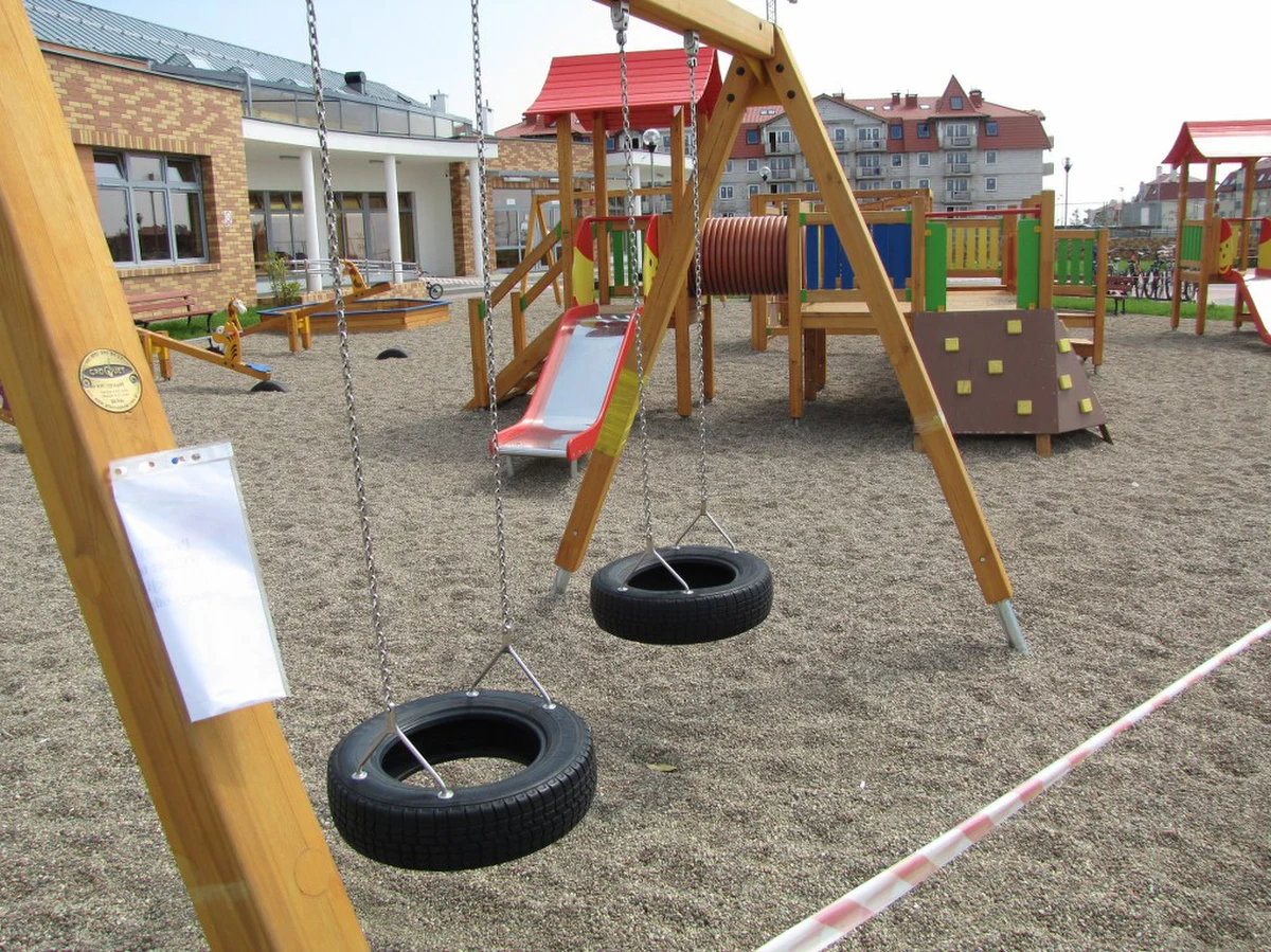 70 osób ewakuowano z jednego z przedszkoli w Cieszynie w Śląskiem. Pracownicy placówki wyczuli tam drażniący zapach. Akcja strażaków trwała ponad dwie godziny.