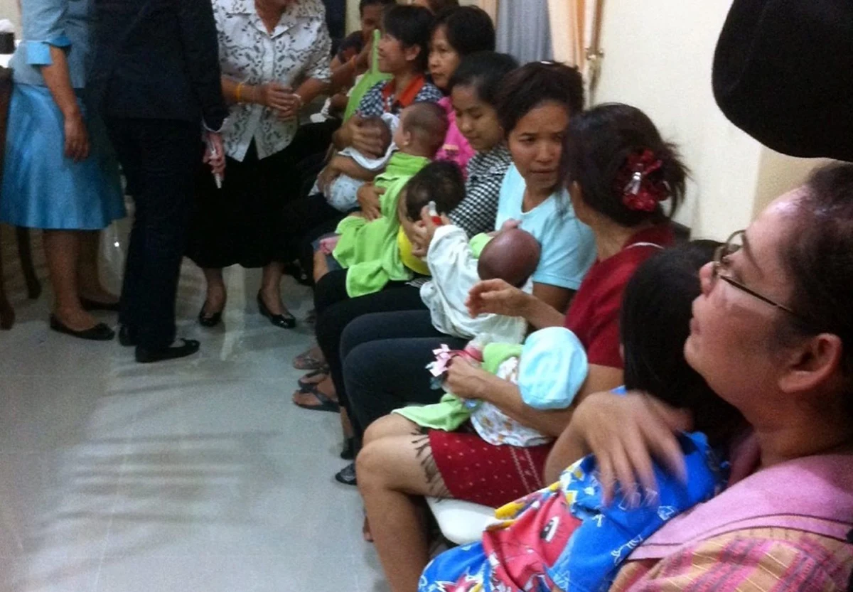 Sąd w Bangkoku przyznał prawo do opieki Japończykowi, który jest ojcem 13 dzieci urodzonych mu przez tajlandzkie surogatki. 28-latek jest singlem, synem miliardera, który marzył o "dużej rodzinie". 