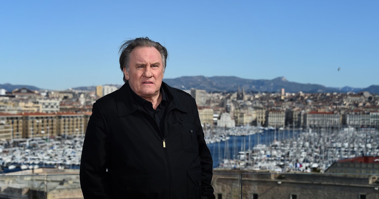 Czy Gerard Depardieu pokłócił się z Władimirem Putinem? To pytanie stawiają francuskie media po tym, jak filmowy gwiazdor ogłosił, że zamierza przenieść się na stałe do Algierii. Wcześniej przyjął on rosyjskie obywatelstwo, by uciec przed wysokimi podatkami we Francji.