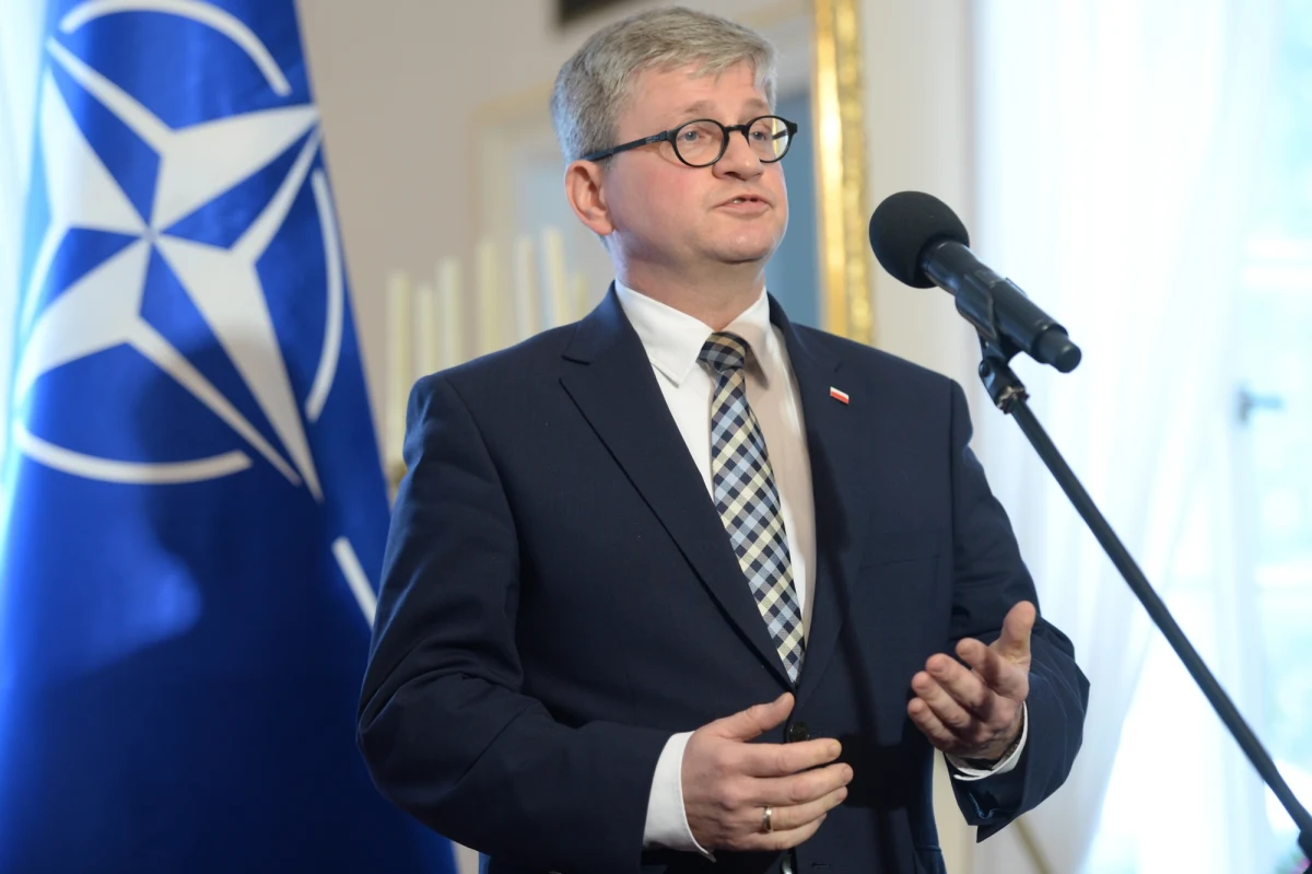 Minister obrony narodowej Mariusz Błaszczak przedstawił 14 kandydatów na nominacje generalskie; są to w większości oficerowie pełniący stanowiska dowódcze - poinformował szef Biura Bezpieczeństwa Narodowego Paweł Soloch. Wcześniej BBN podało w komunikacie, że prezydent Andrzej Duda zaakceptował przedstawione przez Błaszczaka kandydatury oraz jego propozycję, by awanse na stopnie generalskie zostały wręczone 1 marca, w Narodowym Dniu Pamięci "Żołnierzy Wyklętych".