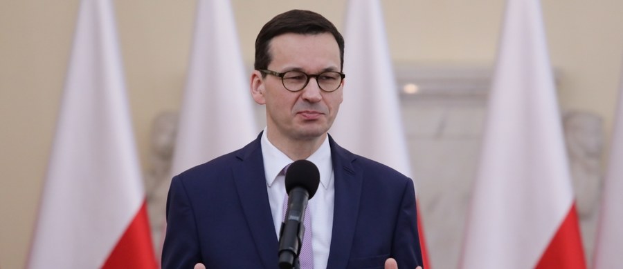 ​Potencjalna fuzja PKN Orlen i Grupy Lotos pomogłaby w budowie skali i ekspansji polskiego kapitału - uważa premier Mateusz Morawiecki. W rozmowie z agencją Bloomberg zaznaczył jednak, że wszelkie decyzje w tej sprawie należą do rady nadzorczych i zarządów firm.