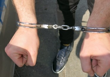 Zniszczyli kilkanaście aut w Warszawie. Zostali zatrzymani 