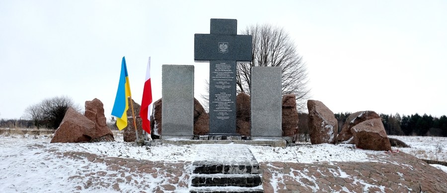 ​Przedstawiciele prezydenta i rządu jadą w niedzielę do Huty Pieniackiej na Ukrainę w związku z obchodami 74. rocznicy mordu dokonanego przez ukraińskich SS-manów na polskiej ludności - dowiedział się reporter RMF FM. To wyjazd na zaproszenie rzymskokatolickiej parafii w Brodach.