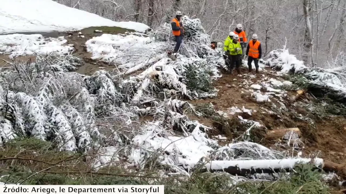 W pobliżu miejscowości Monts d’Olmes doszło do dwukrotnego osunięcia ziemi. W kurorcie narciarskim na południu Francji zostało uwięzionych ponad dwa tysiące ludzi. Do pierwszego osunięcia ziemi doszło 20 lutego, natomiast następnego dnia to zjawisko wystąpiło ponownie. Jak poinformowały lokalne władze, trwa oczyszczanie dróg.