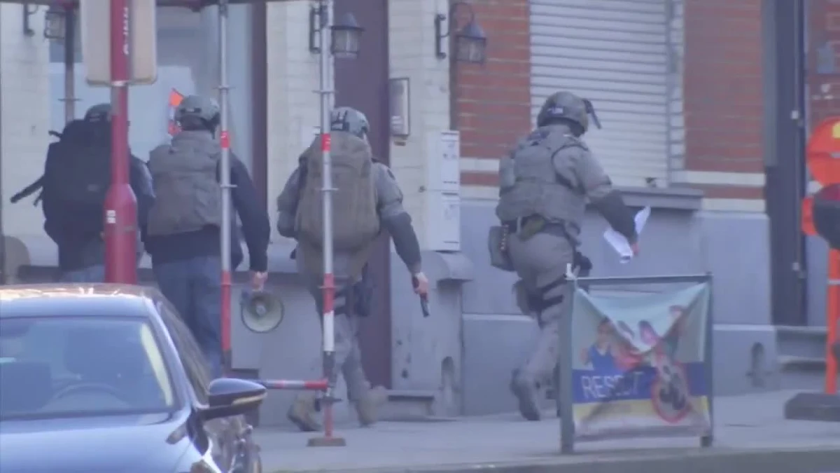 Belgijska policja zakończyła prewencyjną operację w dzielnicy Forest w Brukseli. Podjęto ją po informacji polskiego obywatela, który miał być świadkiem zabójstwa. Przeszukania dokonane przez służby bezpieczeństwa nie wykazały niczego podejrzanego.