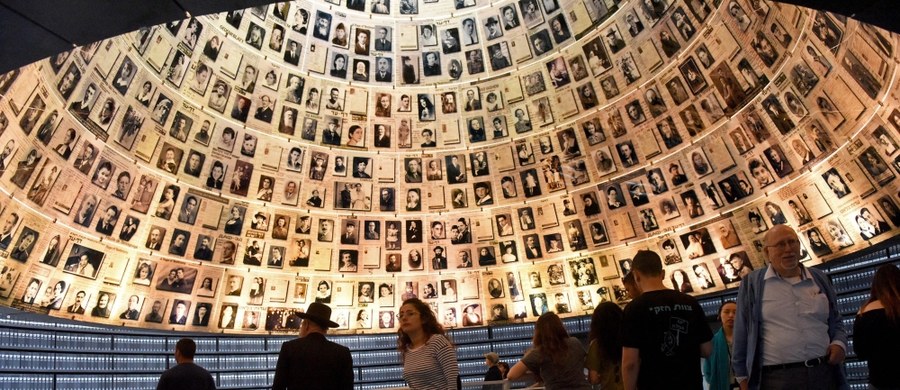 Izraelski Instytut Pamięci Męczenników i Bohaterów Holokaustu Yad Vashem za niedopuszczalne uznał sformułowanie "polski Holokaust", które znalazło się w wideo opublikowanym na portalu YouTube przez Fundację Rodziny Rudermanów w reakcji na nowelizację ustawy o IPN.