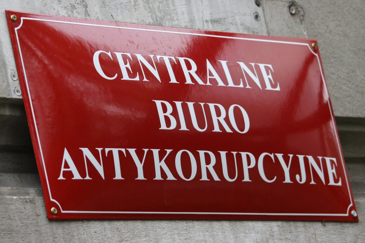 CBA zatrzymało cztery osoby, które za łapówki miały załatwiać atrakcyjne lokale w Krakowie - dowiedziała się PAP. Dwoje z nich, które miały powoływać się na wpływy w administracji miasta, usłyszało zarzuty płatnej protekcji, a sąd zdecydował o areszcie.