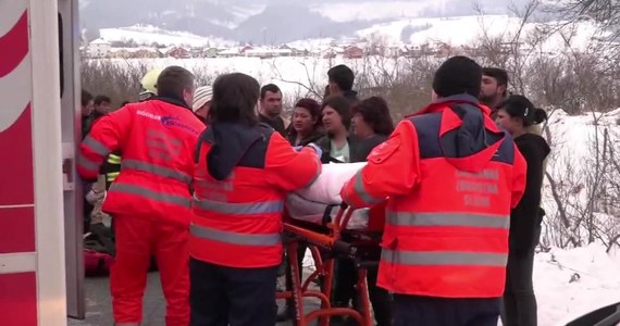 W Bystrem na Słowacji 66-latek wpadł samochodem w poślizg i uderzył w grupę dzieci. Kierowca zostawił auto w rowie i zbiegł z miejsca wypadku. Dwanaścioro dzieci zostało rannych, w tym dwoje ciężko. W akcji ratowniczej brał udział helikopter i karetki. Policja zatrzymała sprawcę w kilka minut po zgłoszeniu. W jego wydychanym powietrzu nie stwierdzono alkoholu.