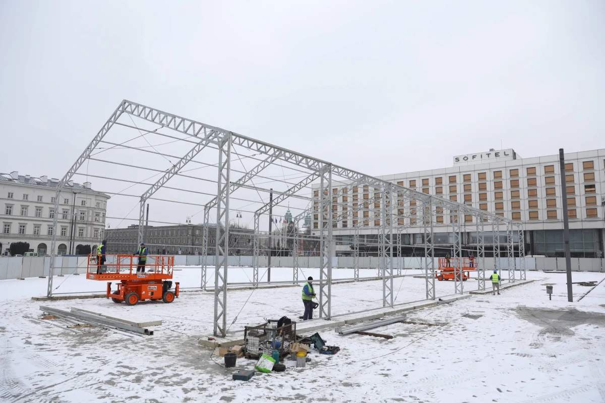 Przedstawiciele części rodzin ofiar katastrofy smoleńskiej, w tym ojciec Natalii Januszko - Grzegorz Januszko oraz brat Stefana Melaka - Sławomir Melak zaapelowali na konferencji o nieupolitycznianie budowy pomników ofiar katastrofy. Januszko podkreślił, że jego apel to głos "sporej części rodzin" ofiar i jest skierowany do osób, które "upolityczniają" budowę pomnika.