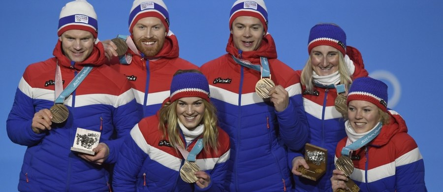 Rekordowa liczba medali zdobytych przez Norwegię podczas igrzysk w Pjongczangu nie przekłada się na premie dla zawodników, ponieważ tamtejszy komitet olimpijski (NOK) nie przyznaje za takie sukcesy nagród finansowych. Za medale ich zdobywcy otrzymują tylko... tort.