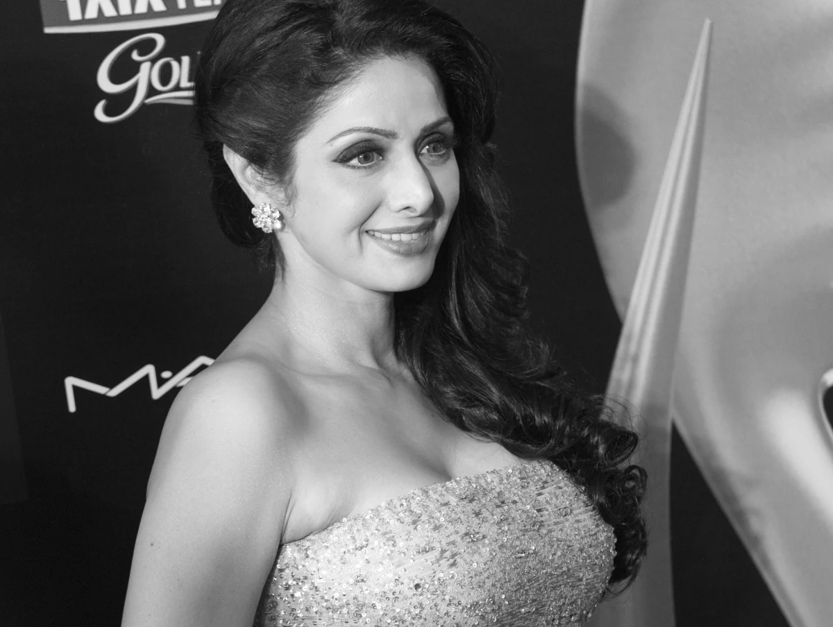Gwiazda Bollywood Sridevi Kapoor zmarła na atak serca. Aktorka znana po prostu jako Sridevi miała 54 lata. W sobotę uczestniczyła w rodzinnym ślubie w Dubaju.