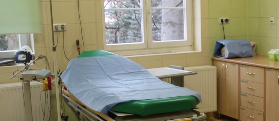 ​Prokuratura wyjaśni okoliczności śmierci kobiety, która zmarła wczoraj w szpitalu przy ulicy Milionowej w Łodzi. Według wstępnych informacji, kobietę w piątek znaleźli strażnicy miejscy.