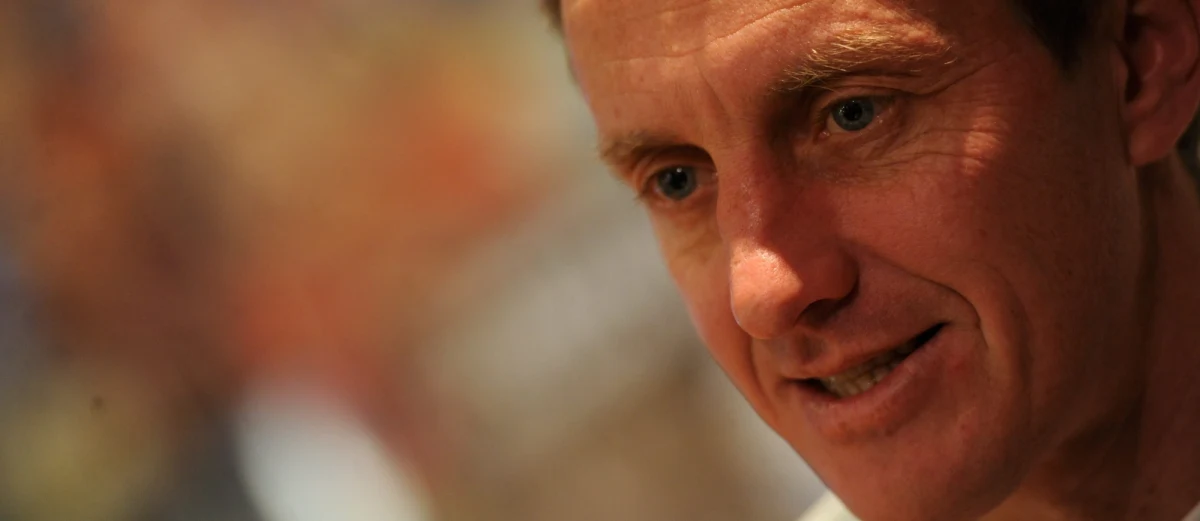 Denis Urubko to z pewnością jeden z najwybitniejszych czynnych himalaistów na świecie. Dokonał pierwszych zimowych wejść na Makalu (8463 m) i Gaszerbruma II (8068 m). Na Broad Peak, Manaslu, Czo Oju i Lhotse wytyczył nowe drogi. Za swoje wyczyny otrzymał najważniejsze wspinaczkowe nagrody, w tym dwa Złote Czekany.
