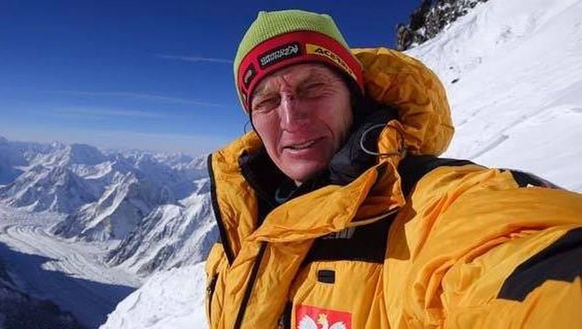 Denis Urubko, który odłączył się od wyprawy na niezdobyty zimą szczyt K2 (8611) i zaatakował go samodzielnie, nie żałuje swojej decyzji. "Gdybym tego nie zrobił, byłbym wściekły" - tłumaczył na antenie TVN 24. Szczytu nie udało się zdobyć.