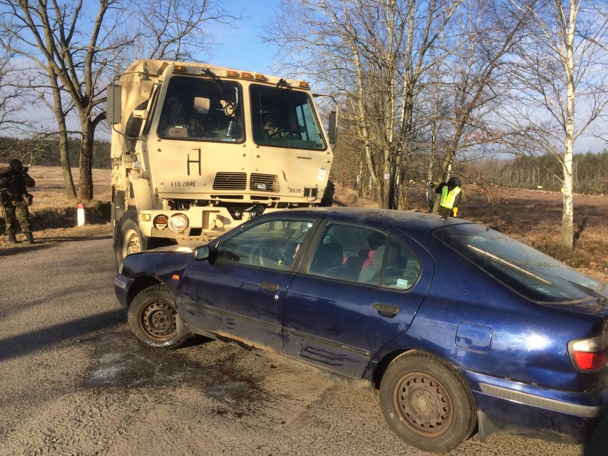 ​Polscy i amerykańcy żołnierze stacjonujący w Żaganiu przeprowadzili w poniedziałek wspólnie z tamtejszymi służbami mundurowymi i medycznymi ćwiczenie związane sytuacjami kryzysowymi. Chodziło o przećwiczenie zasad współdziałania podczas wypadków drogowych z udziałem wojska.