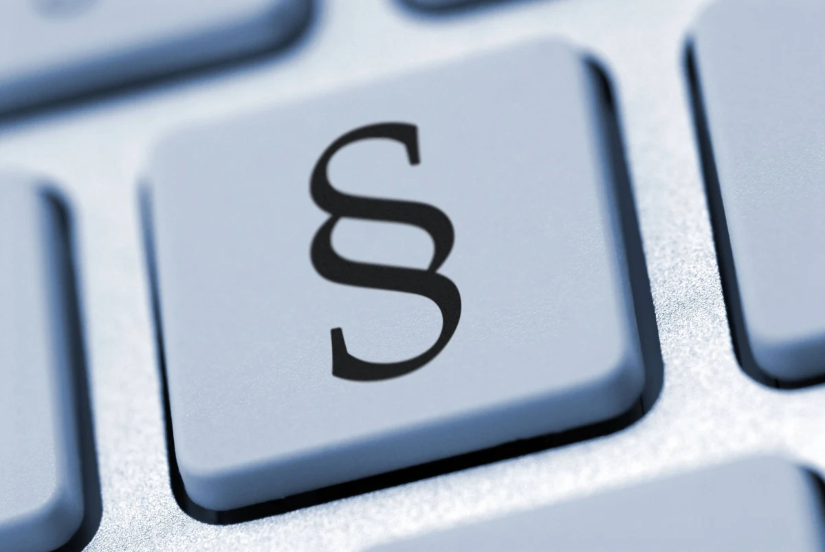 Postępowanie prokuratorów, którzy w przesłanym do Sejmu wniosku ws. zatrzymania i aresztowania Stanisława Gawłowskiego dokonali plagiatu, może być traktowane jak wykroczenie dyscyplinarne - mówi nam Prezes Stowarzyszenia Prokuratorów "Lex super omnia". Zdaniem Krzysztofa Parchimowicza, etyczny wymóg postępowania godnego i honorowego nakazywałby przesłanie wniosku na nowo, już w poprawionej wersji.