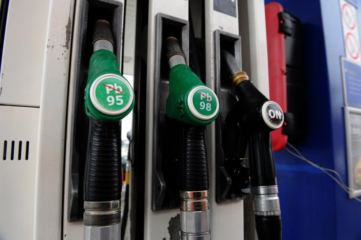 "Nie ma ryzyka wzrostu cen na stacjach paliw" - twierdzi w rozmowie z dziennikarzem RMF FM Mariuszem Piekarskim minister energii Krzysztof Tchórzewski. PKN Orlen chce przejąć Lotos: właśnie podpisał z ministrem list intencyjny w tej sprawie. Cały proces ma potrwać około roku.