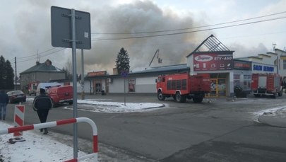 Podkarpacie: Pożar w kompleksie handlowym w Pilźnie