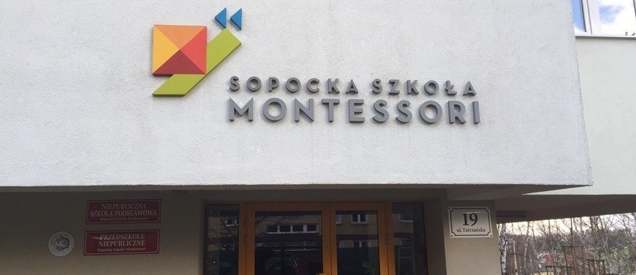 ​Przed Sądem Rejonowym w Sopocie ruszył dziś proces 61-letniego Wenezuelczyka, oskarżonego między innymi o molestowanie uczennic w Sopockiej Szkole Montessori. Mężczyzna zatrudniony był w prywatnej placówce jako lektor języka hiszpańskiego. Jego zatrzymanie i aresztowanie w grudniu 2016 roku podzieliło rodziców uczniów placówki. 