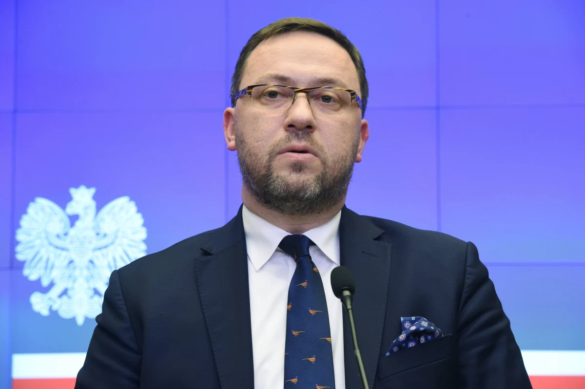 Delegacja rządowa pojutrze poleci do Izraela  - informuje rzeczniczka rządu Joanna Kopcińska. Powołanemu 1 lutego polskiemu zespołowi do spraw dialogu prawno-historycznego przewodniczy wiceszef MSZ Bartosz Cichocki. 