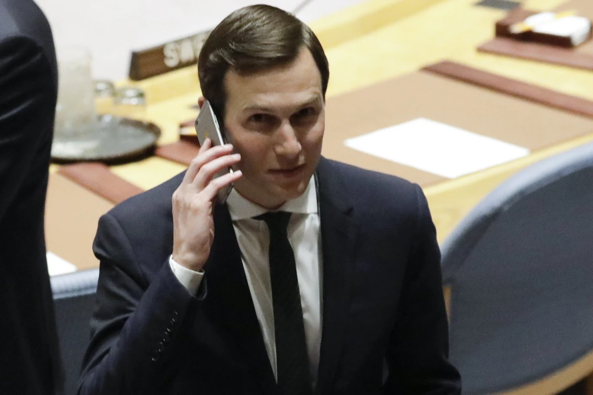 ​Jared Kushner, zić i bliski doradca prezydenta Donalda Trumpa, stracił dostęp do "ściśle tajnych" dokumentów - poinformowały we wtorek amerykańskie media. Kushner zachował jeszcze uprawnienia do dostępu i korzystania z "tajnych" dokumentów.