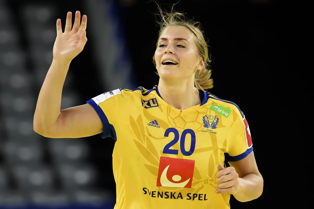 ​Isabelle Gullden, kapitan kobiecej reprezentacji Szwecji w piłce ręcznej otrzymała propozycję rekordowego kontraktu 300 tysięcy euro rocznie co sprawi, że będzie najlepiej zarabiającą zawodniczką tej dyscypliny na świecie - podały szwedzkie media.