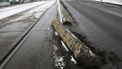 Kierowca prezydenta przyznał, że się zagapił. Limuzyna najechała na separator