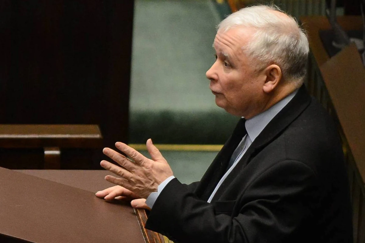 "W komisji etyki poselskiej większość ma opozycja, werdykt był więc do przewidzenia" - tak Jarosław Kaczyński komentuje decyzję o ukaraniu go upomnieniem za wypowiedź w Sejmie o "zdradzieckich mordach" i "kanaliach". Według prezesa PiS, wypowiedź, którą zajęła się komisja, trzeba odbierać w kontekście "brutalnych ataków opozycji". Decyzja posłów z sejmowej komisji etyki zapadła na zamkniętym posiedzeniu. 
