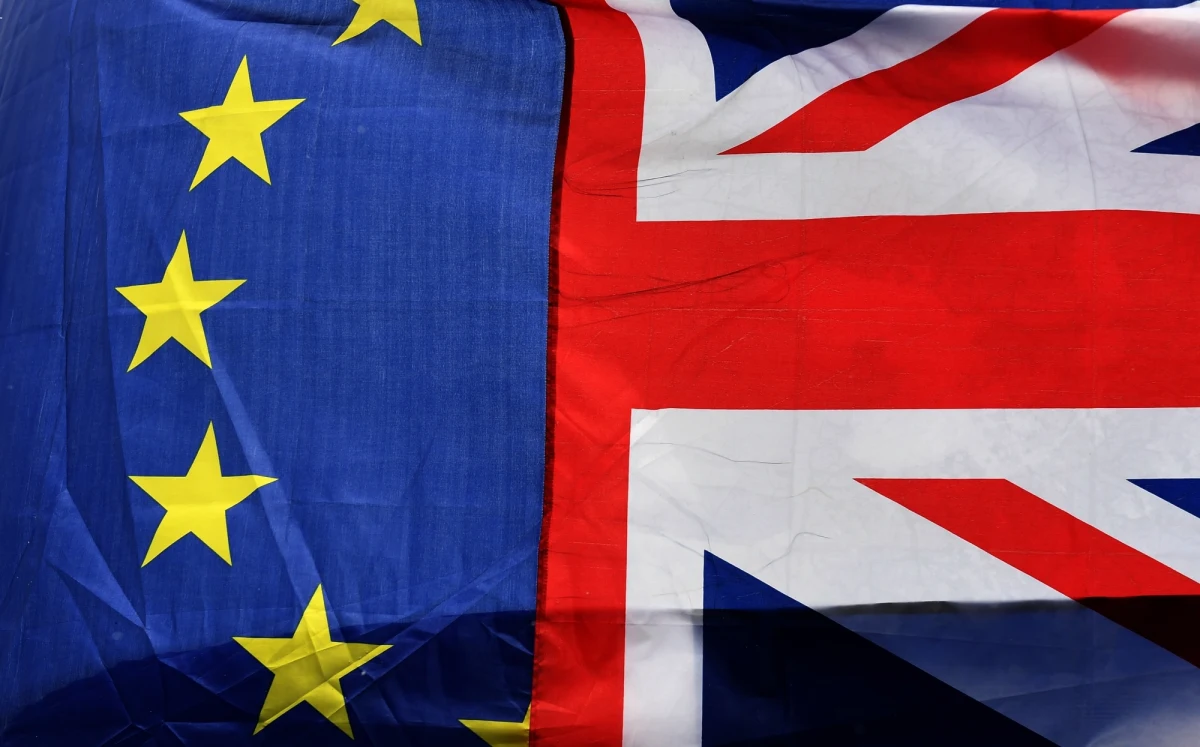 Rozmowy o Brexicie muszą zakończyć się do jesieni, by dać krajom czas na ratyfikację umowy w sprawie wyjścia Wielkiej Brytanii z Unii Europejskiej - powiedział w Brukseli główny unijny negocjator Michel Barnier, przedstawiając pierwszy oficjalny projekt tego porozumienia.