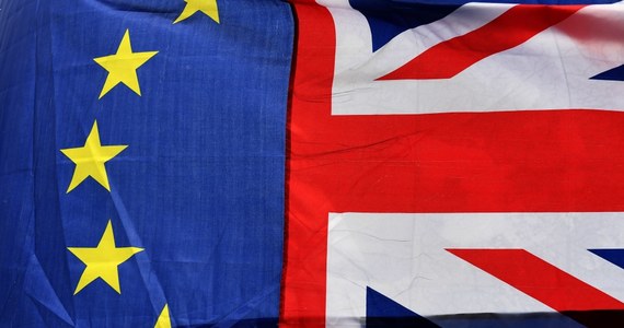 Rozmowy o Brexicie muszą zakończyć się do jesieni, by dać krajom czas na ratyfikację umowy w sprawie wyjścia Wielkiej Brytanii z Unii Europejskiej - powiedział w Brukseli główny unijny negocjator Michel Barnier, przedstawiając pierwszy oficjalny projekt tego porozumienia.