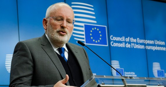 Wiceszef Komisji Europejskiej Frans Timmermans nie ułatwia dialogu z Polską. Politycy w Warszawie - którzy gotowi są na porozumienie z KE - są w szoku. Po środowym wystąpieniu wiceszefa KE, może być trudniej o kompromis między Polską a Brukselą.