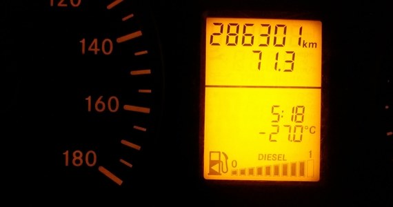 1 marca okazał się wyjątkowo zimny. W Stuposianach na Podkarpaciu termometry pokazały -28,7 stopni Celsjusza. W ciągu dnia temperatura wzrośnie, ale i tak będzie bardzo zimno. IMGW wydał ostrzeżenia przed mrozem dla całej Polski.