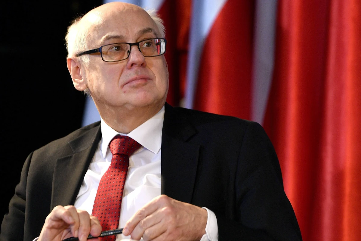 ​Europoseł PiS Zdzisław Krasnodębski został wybrany na stanowisko wiceprzewodniczącego Parlamentu Europejskiego. Czwartkowe głosowanie było tajne. Krasnodębski otrzymał 276 głosów poparcia, a jego rywal - estoński europoseł Indrek Tarand z Zielonych - 193 głosy.

