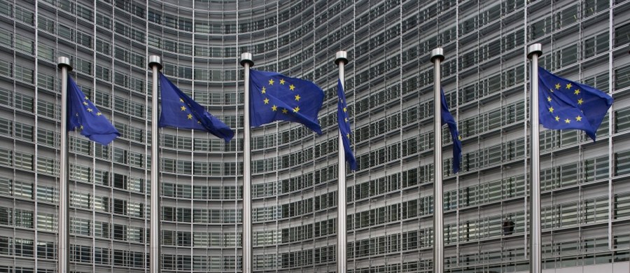Posłowie Parlamentu Europejskiego poparli w rezolucji działania Komisji Europejskiej ws. uruchomienia wobec Polski art. 7 traktatu o UE. W głosowaniu wzięło udział 617 europosłów; za rezolucją opowiedziało się 422, przeciw 147, a 48 wstrzymało się od głosu.