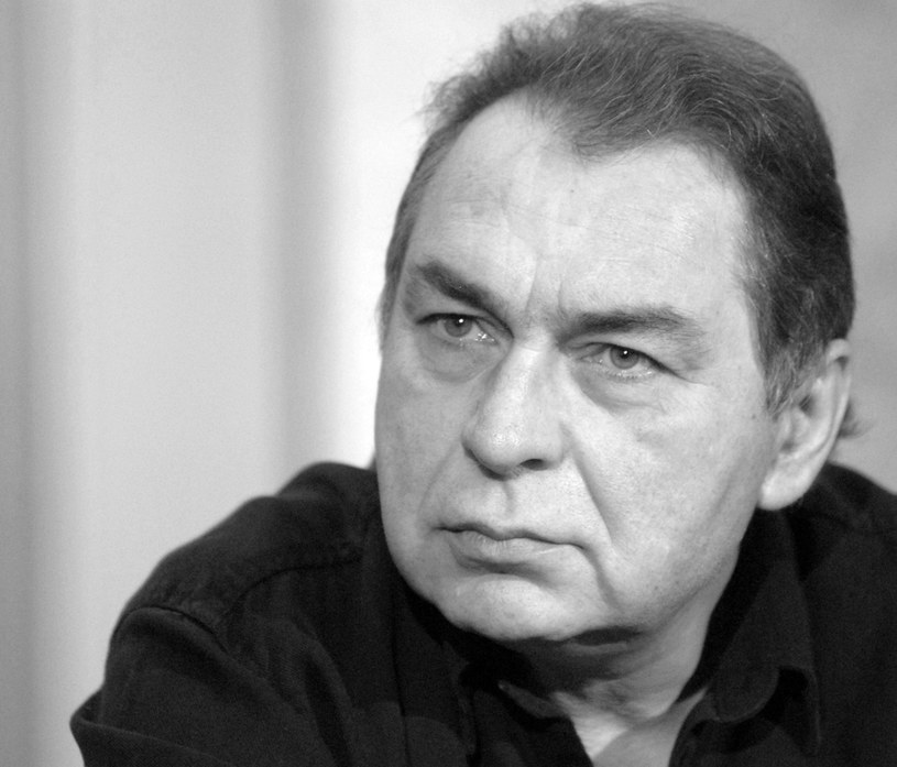 W wieku 64 lat zmarł szef redakcji filmowej Telewizji Polsat, Jarosław Sander - poinformował Polsat News. Był producentem wielu popularnych seriali, m.in. "Świata według Kiepskich", "Hotelu 52" i "Przyjaciółek". 

