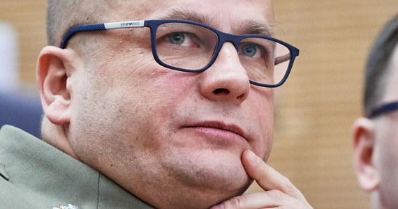 Potwierdziły się doniesienia RMF FM: minister koordynator służb specjalnych uchylił decyzję szefa Służby Kontrwywiadu Wojskowego o cofnięciu poświadczenia bezpieczeństwa gen. Jarosławowi Kraszewskiemu. Przypomnijmy, wstrzymanie generałowi dostępu do informacji niejawnych było elementem konfliktu między Pałacem Prezydenckim a MON-em pod kierownictwem Antoniego Macierewicza. Andrzej Duda podkreślał w listopadowym wywiadzie dla RMF FM, że "nie pozwoli, aby tego typu metody były stosowane wobec jego pracowników".