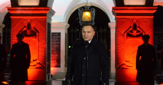 "Komunistom nie udało się zniszczyć pamięci o Żołnierzach Niezłomnych. Pamięć ludzka pozostała wierna tym, którzy walczyli za ojczyznę do samego końca" - powiedział prezydent Andrzej Duda podczas czwartkowych centralnych obchodów Narodowego Dnia Pamięci Żołnierzy Wyklętych.