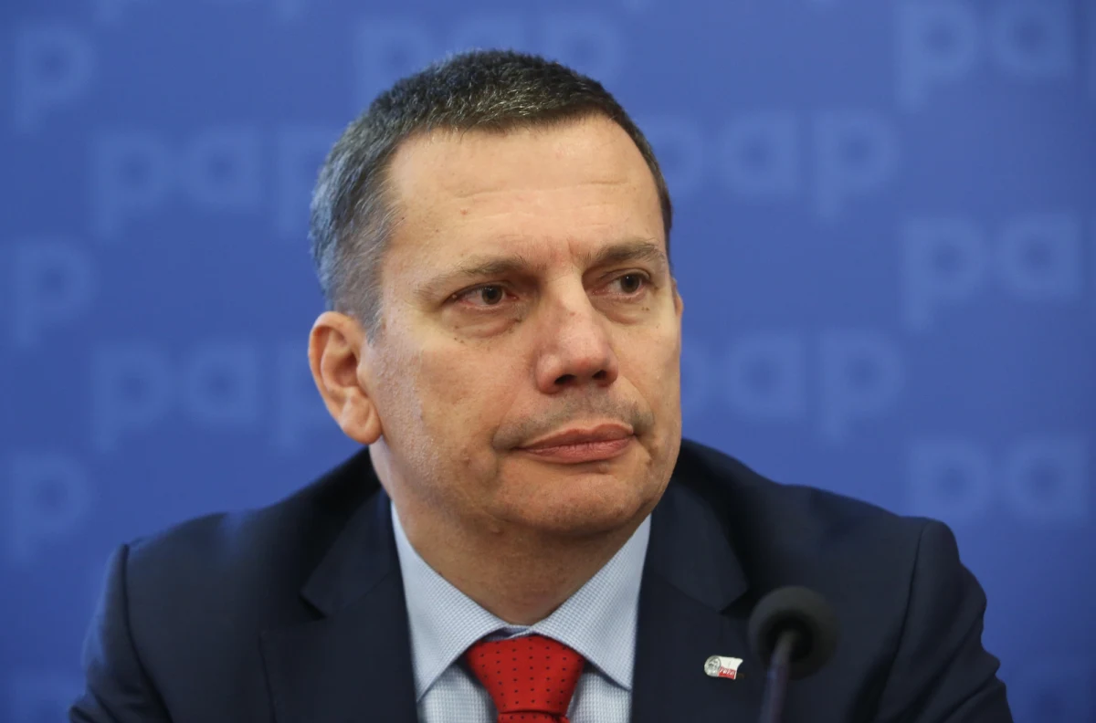 Robert Malicki złożył rezygnację z funkcji p.o. prezesa Polskiej Wytwórni Papierów Wartościowych. Rada Nadzorcza spółki oddelegowała do tej funkcji dotychczasowego przewodniczącego Rady, Tomasza Karusewicza - poinformowano na Twitterze PWPW SA.