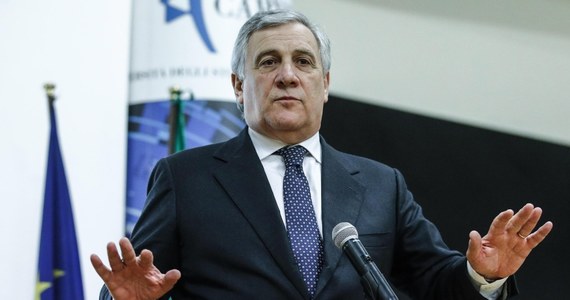 ​Przewodniczący Parlamentu Europejskiego Antonio Tajani wyraził gotowość kandydowania na premiera Włoch z ramienia centroprawicy pod wodzą Silvio Berlusconiego. Współzałożyciel Forza Italia poinformował o swych planach w czwartek wieczorem na Twitterze. Tajani napisał: "Dziękuję przewodniczącemu Berlusconiemu za uznanie, jakie mi okazał. Dzisiaj wieczorem poinformowałem go o swej gotowości służenia Włochom".