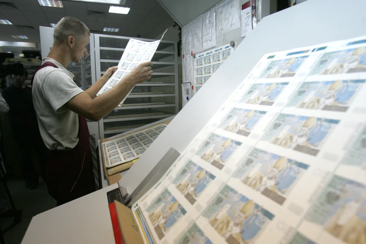 ​Ludzie Joachima Brudzińskiego przejmują stery w Polskiej Wytwórni Papierów Wartościowych. Wczoraj wieczorem obowiązki prezesa PWPW objął Tomasz Karusewicz. Z firmy odchodzi skłócony z załogą dotychczasowy prezes Robert Malicki