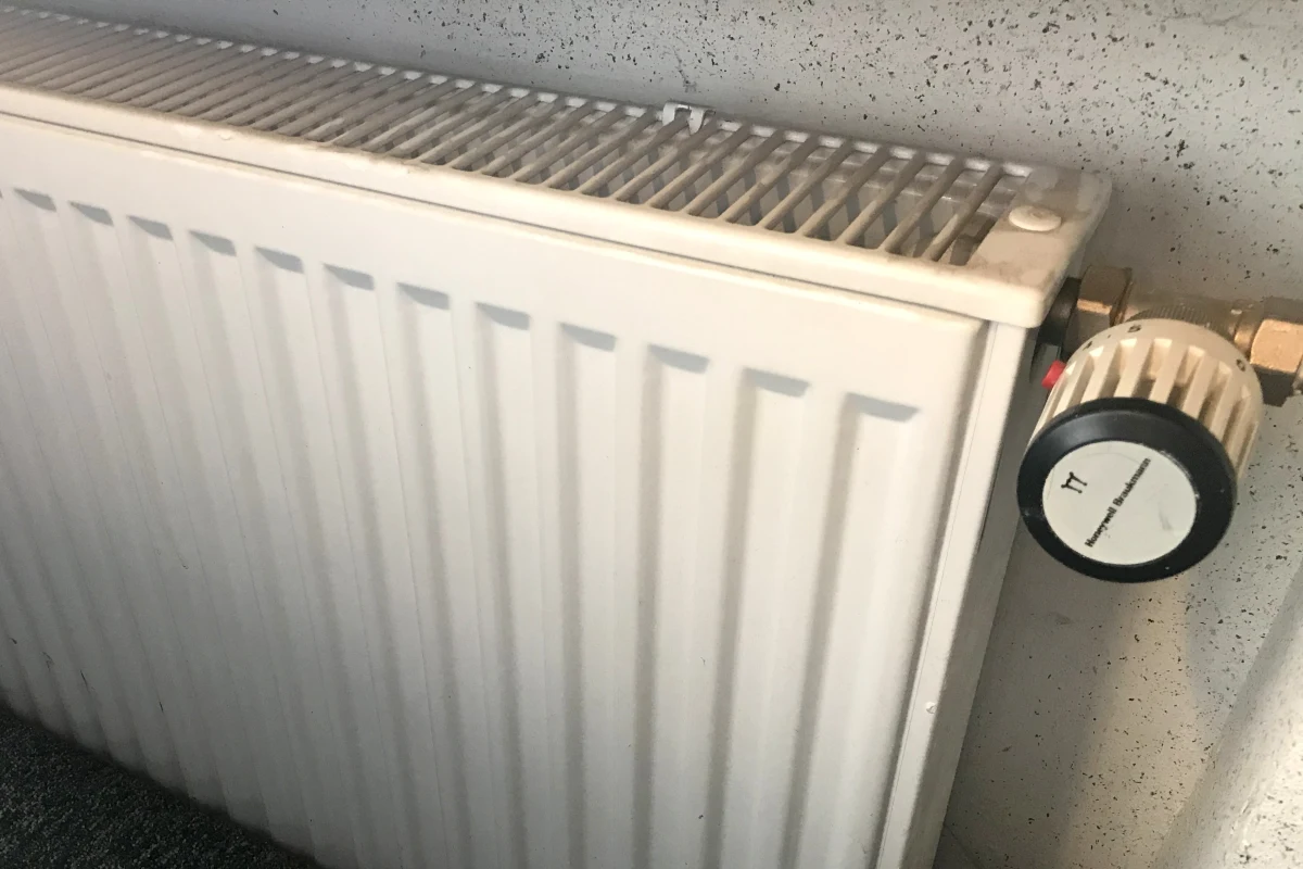 ​Z powodu poważnej awarii sieci ciepłowniczej w południowej części Radomia kilkanaście tysięcy osób ma zimne kaloryfery - informuje reporter RMF FM Grzegorz Kwolek.