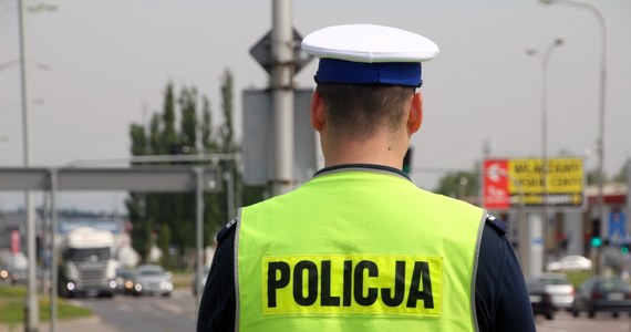 Wysoki rangą funkcjonariusz Centralnego Biura Antykorupcyjnego został zatrzymany w Ostródzie w Warmińsko-Mazurskiem za zbyt szybką jazdę - dowiedzieli się reporterzy RMF FM. Mężczyzna stracił prawo jazdy.