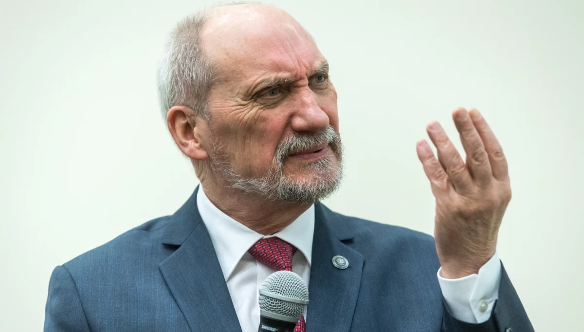 Obowiązkowa służba wojskowa powinna zostać przywrócona jak najszybciej - powiedział w Toruniu były minister obrony narodowej Antoni Macierewicz. Jego zdaniem powróci ona w Polsce i chciałby, żeby wydarzyło się to w ciągu roku.