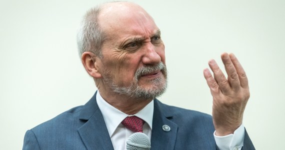 Obowiązkowa służba wojskowa powinna zostać przywrócona jak najszybciej - powiedział w Toruniu były minister obrony narodowej Antoni Macierewicz. Jego zdaniem powróci ona w Polsce i chciałby, żeby wydarzyło się to w ciągu roku.