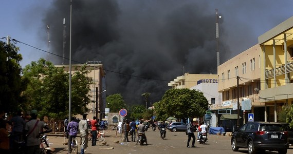 ​W atakach terrorystycznych na kwaterę główną burkińskiej armii oraz ambasadę Francji w Wagadugu, stolicy Burkina Faso, zginęło 8 wojskowych, a rannych zostało ponad 80 osób. Jak informują służby bezpieczeństwa, zabito wszystkich 8 napastników.