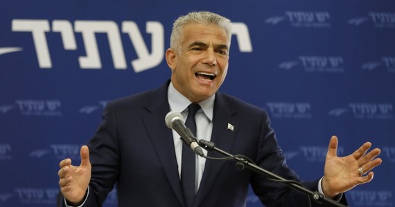 ​Szef opozycyjnej partii Jest Przyszłość (Jesz Atid) Jair Lapid wezwał premiera Izraela Beniamina Netanjahu do "natychmiastowego zaprzestania negocjacji z Polską oraz odwołanie izraelskiego ambasadora" z Warszawy - podał dziennik "The Jerusalem Post".