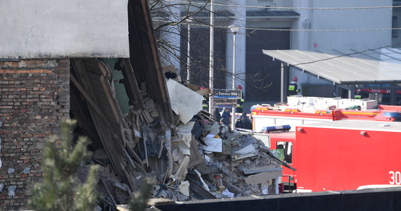 W katastrofie budowlanej w Poznaniu zginęły cztery osoby, a ponad 20 zostało poszkodowanych. Stan trzech rannych jest ciężki. Wśród nich jest dziecko. Na miejscu trwa akcja ratownicza, ponieważ pod gruzami mogą być ludzie. W wyniku prawdopodobnie wybuchu gazu zawaliła się trzypiętrowa kamienica. 