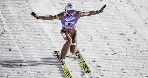 Kamil Stoch wygrał zdecydowanie konkurs Pucharu Świata w skokach narciarskich w fińskim Lahti i umocnił się na pozycji lidera cyklu. Czwarte miejsce zajął Dawid Kubacki. Drugi był Niemiec Markus Eisenbichler, a trzeci Austriak Stefan Kraft.
