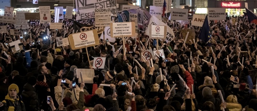 ​W Pradze i innych czeskich miastach demonstrowano przeciwko wybraniu przez Izbę Poselską na przewodniczącego jej komisji nadzorującej Generalną Inspekcję Organów Bezpieczeństwa (GIBS) komunistycznego deputowanego Zdeńka Ondraczka.
