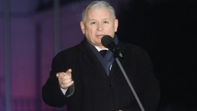 Sondaż: PiS traci poparcie przez premie dla ministrów